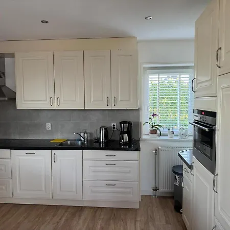 Lena Semesterbostad *