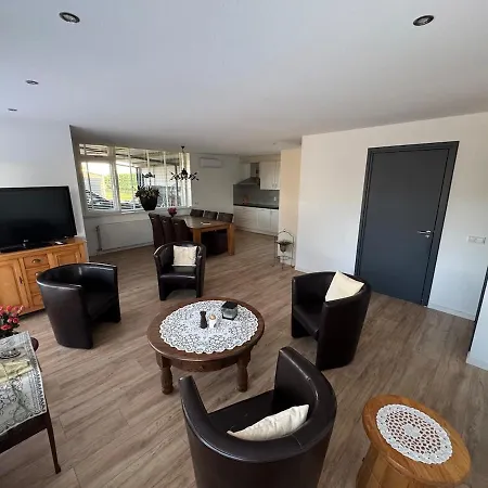 Lena Semesterbostad Dreumel